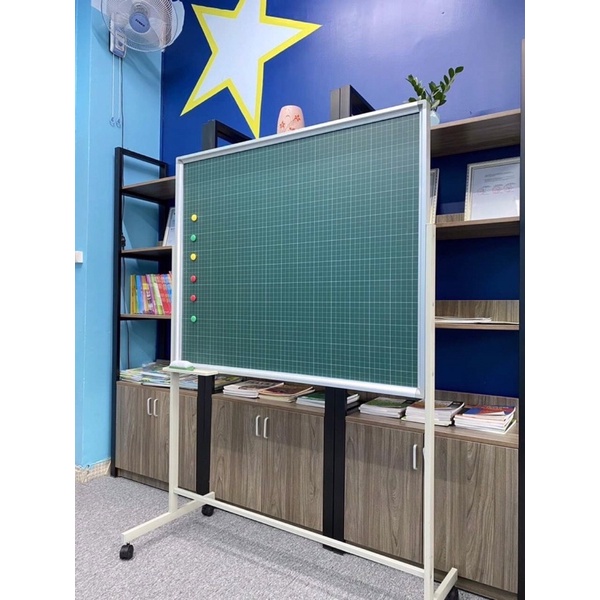 Chân bảng di động,  - Có bánh xe, bánh xe có chốt khóa, phù hợp cho bảng 80x120cm, 90x120cm
