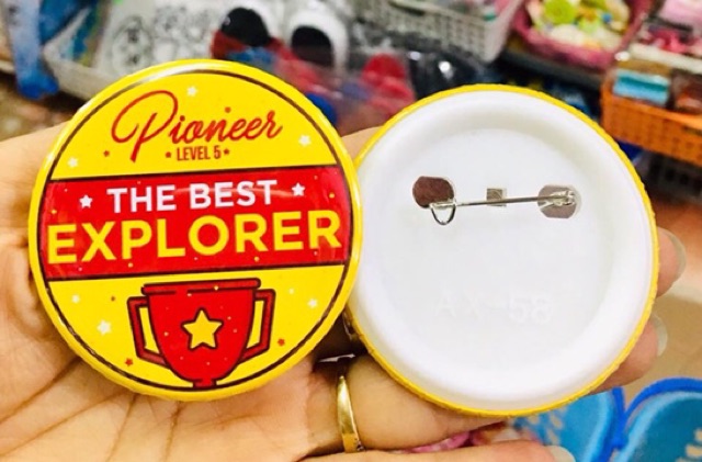 Huy hiệu đặt in ảnh theo yêu cầu in chữ logo có lớp bảo vệ trên ảnh