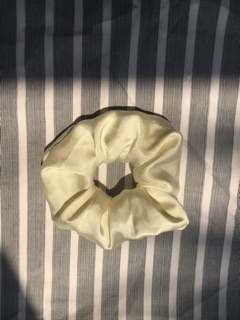SCRUNCHIES CỘT TÓC ĐEO TAY ( NHẮN TIN SHOP ĐỂ CHỌN MÀU )