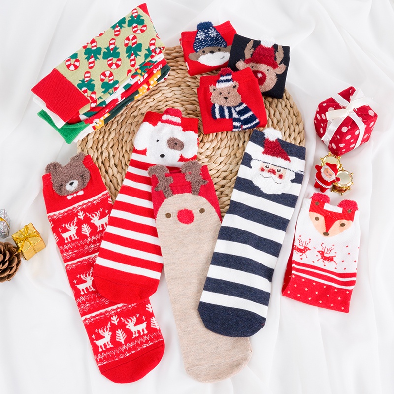 Đôi vớ họa tiết giáng sinh dễ thương bắt mắt