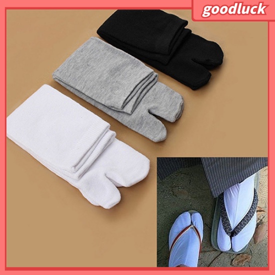 Đôi vớ xỏ ngón phù hợp khi mặc trang kimono thời trang cho unisex