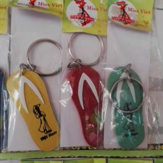 Móc khóa gỗ hình chiếc dép