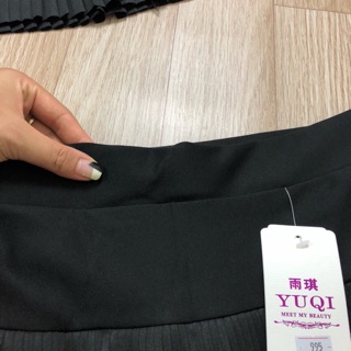 Chân váy xếp li tầng