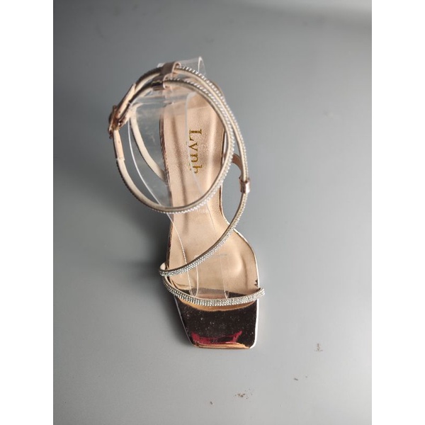 Sandal cao gót đính hạt mũi vuông 11cm
