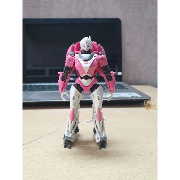 Mô hình Transformer Studio series Arcee ( TF Bumblebee )