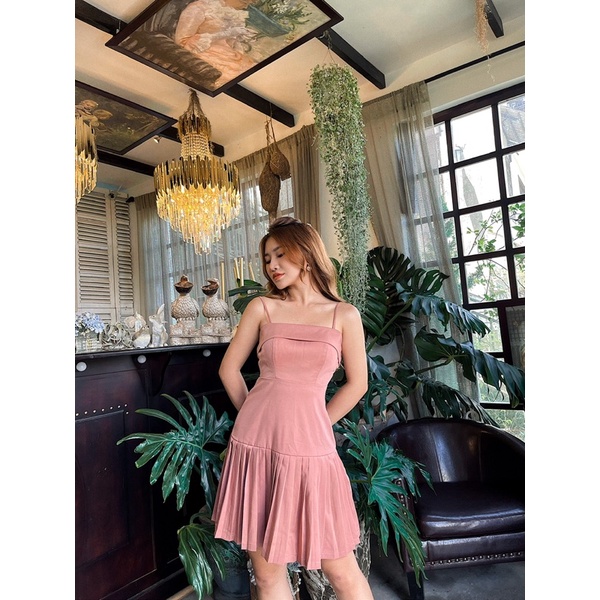 Đầm xếp ly thắt nơ 𝘗𝘪𝘯𝘬𝘺 𝘗𝘭𝘦𝘢𝘵𝘦𝘥 𝘋𝘳𝘦𝘴𝘴