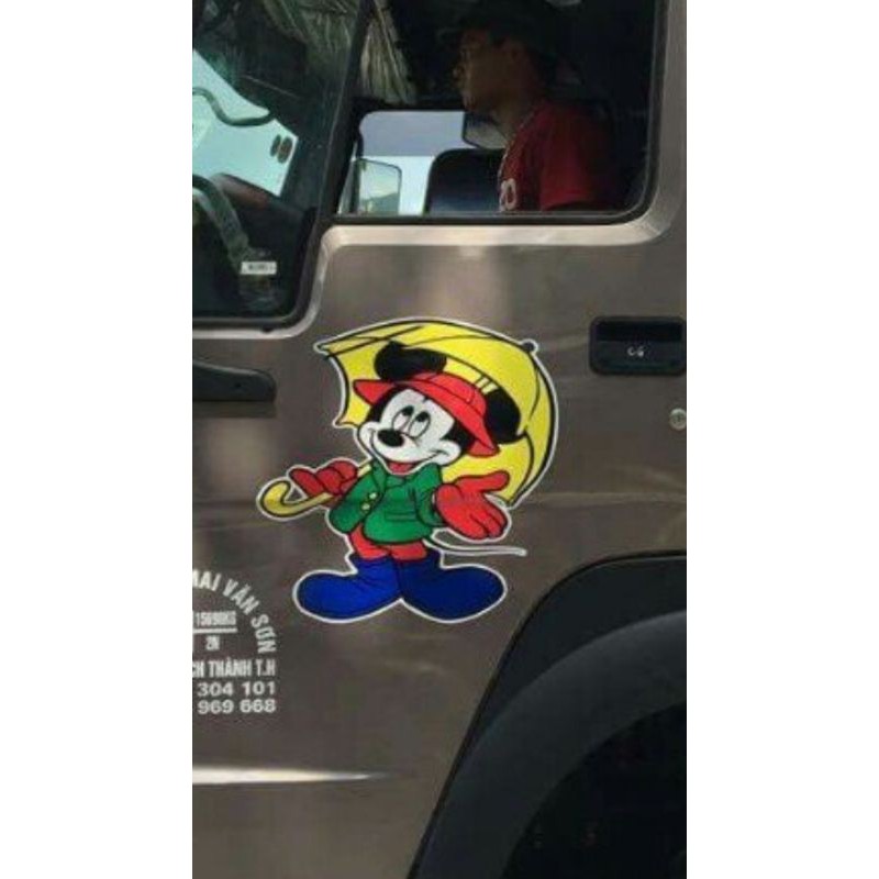 (Nhiều Kích Thước )Decan dán xe chuột mickey dán trang trí bàn học, xe 4 chỗ, 7 chỗ, xe khách, xe tải, decal xe sắc nét