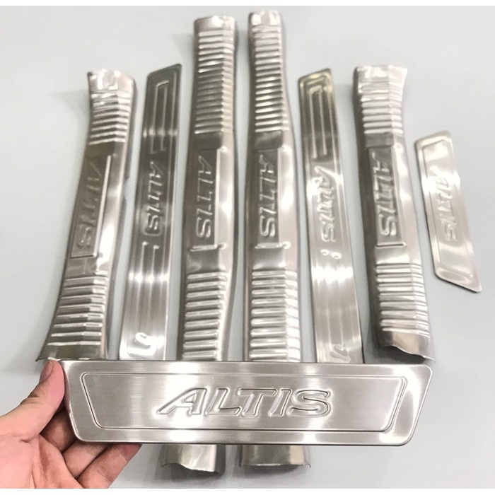 Ốp bậc cửa, Nẹp bước chân trong, ngoài xe Toyota Altis 2014 - 2021 chất liệu inox