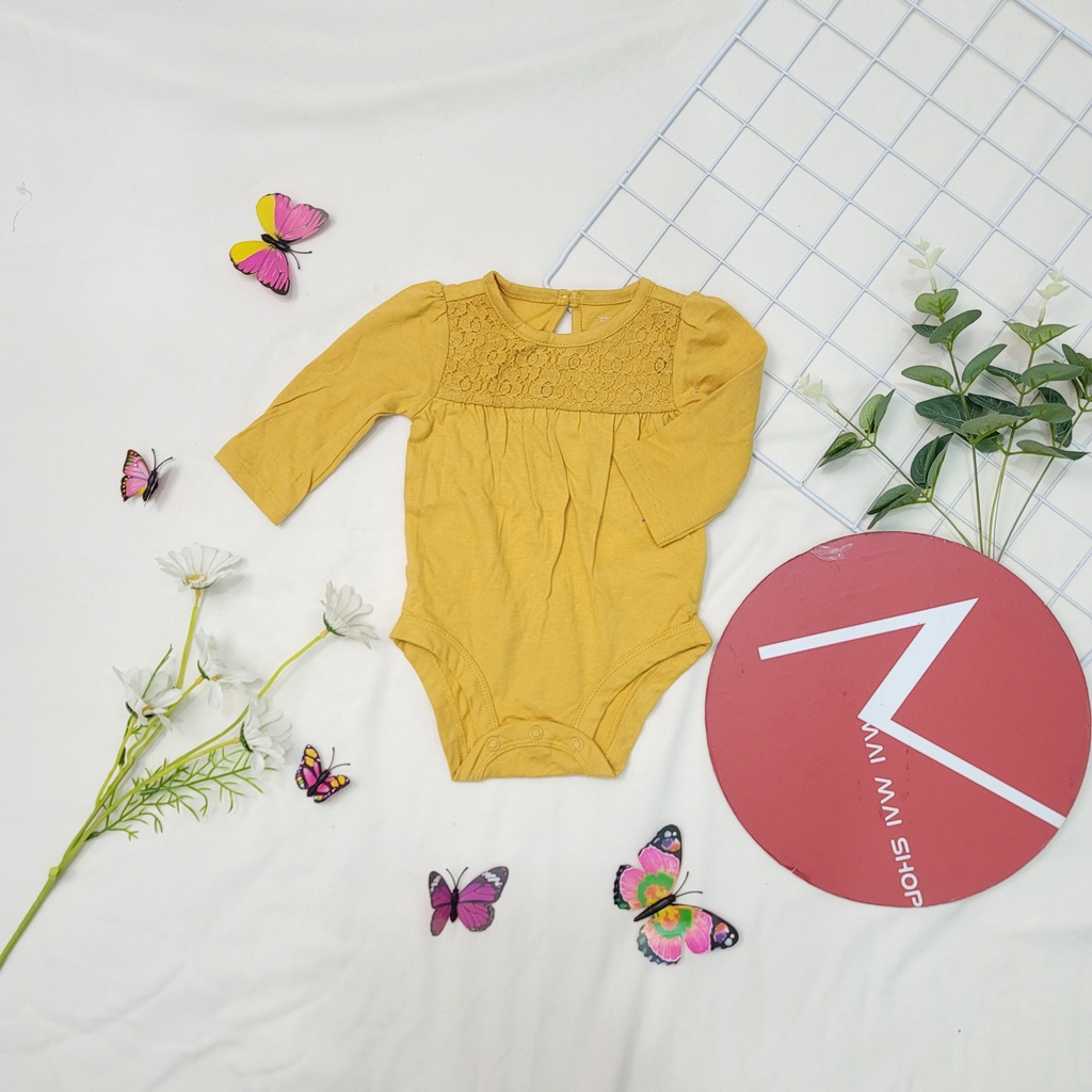 (6-9M chọn màu- Gái) Body chip TAY DÀI xuất dư cổ tròn, cổ đáp vai cho bé gái- Bộ liền thân, BODYSUIT cho bé