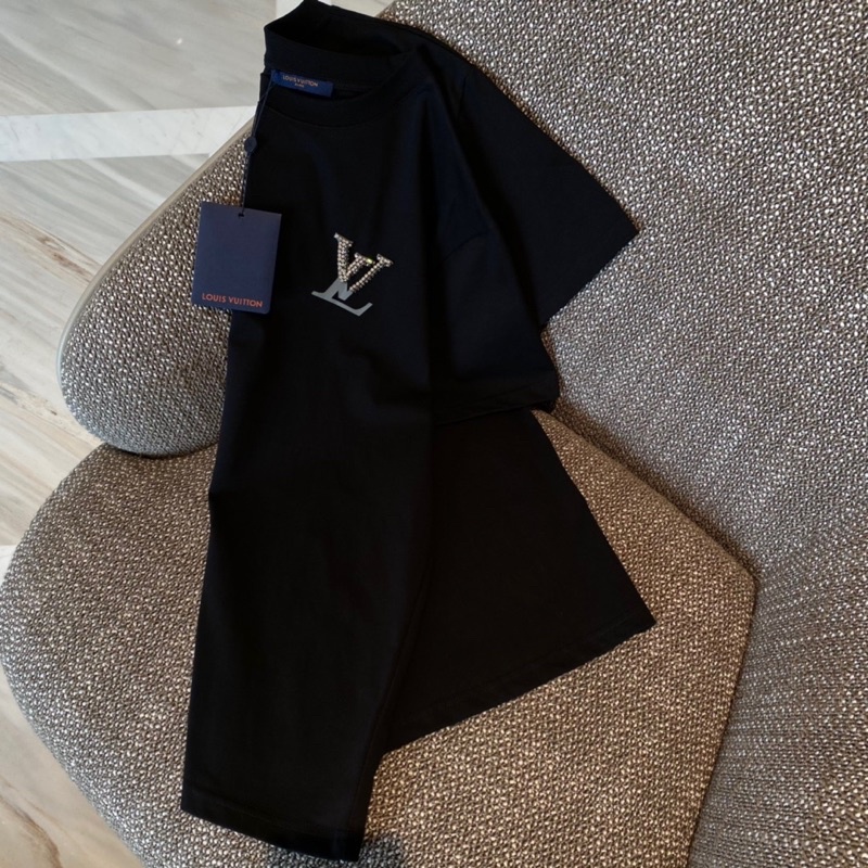 Áo thun nữ tay ngắn dáng rộng thương hiệu Louis Vuitton LV cao cấp mẫu 2022