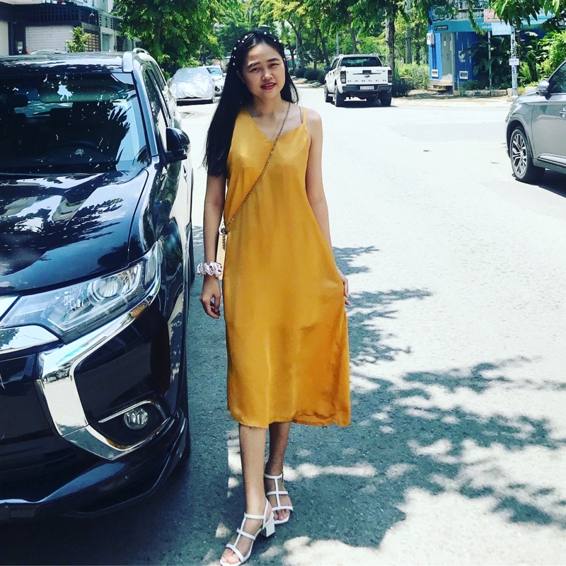 Đầm Vintage dáng suông dài 2 dây màu vàng - Chất vải satin-
