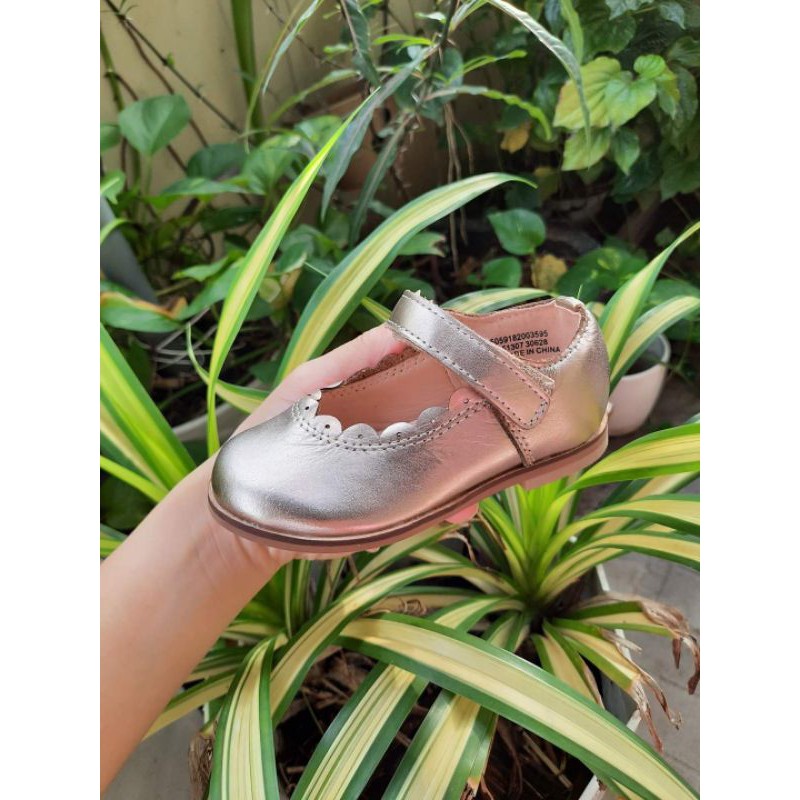 Giày xuất cho bé