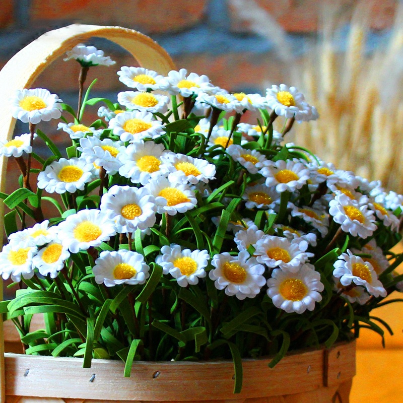 Bó hoa cúc giả dùng trang trí tiệc cưới sáng tạo