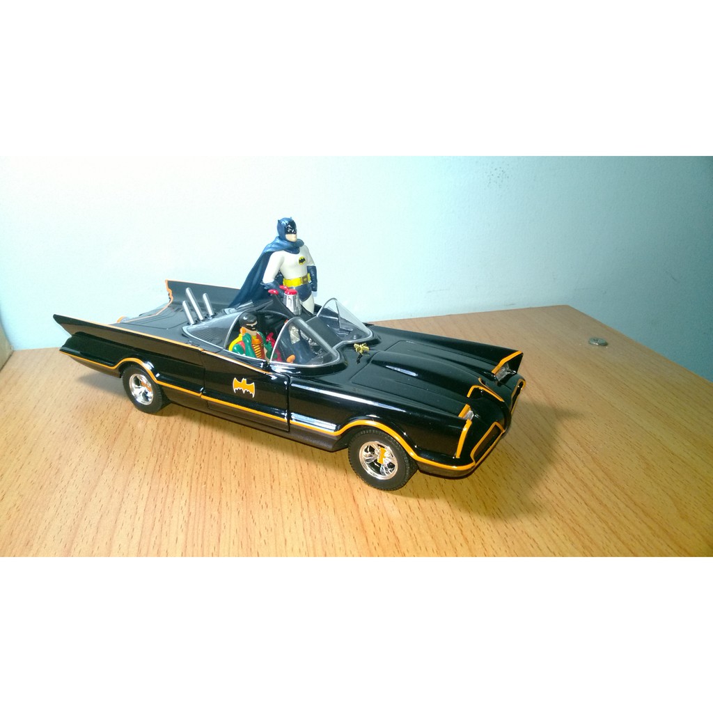 Xe mô hình batmobile Batman và Robin, nguyên bản mẫu phim 1966, hãng Jada Mỹ, tỷ lệ 1/24