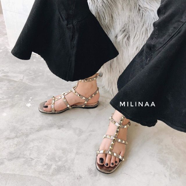 Sandal nút đinh dáng bệt