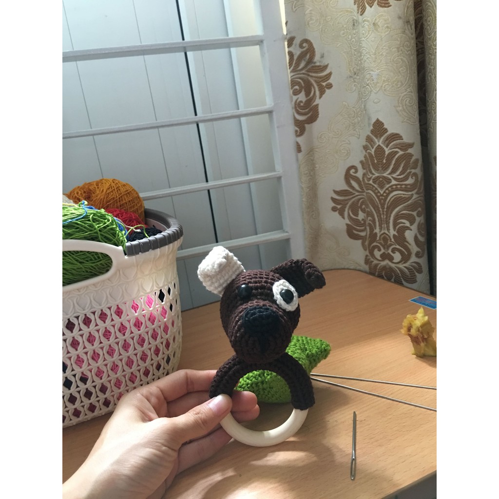 Lục lạc vòng gỗ thú len móc tay nhồi bông Handmade