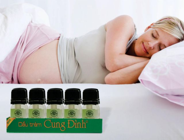 Dầu tắm em bé Cung Đình 100ml chiết xuất từ dầu tràm và thiên nhiên