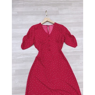 Đầm đỏ chấm bi dáng cutout lưng