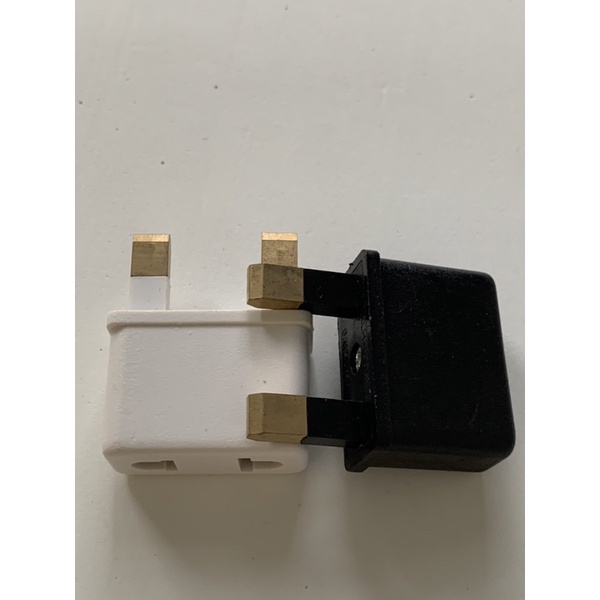 Phích chuyển 2 chân Anh  ra ổ đa năng 2 lỗ