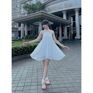 Váy trắng cổ yếm dáng xoè