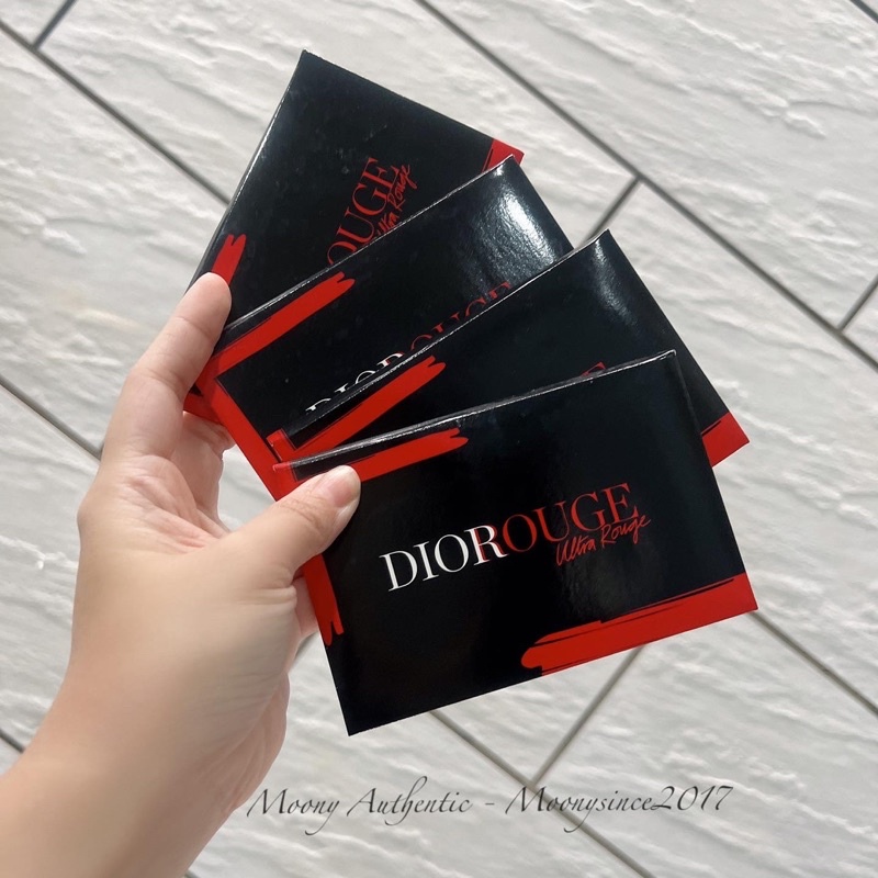 Vỉ son Dior Ultra Rouge 4 màu siêu HOT cực đẹp với hình đôi môi quyến rũ.