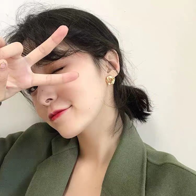 Khuyên Tai Hình Tam Giác Phong Cách Hong Kong Thời Trang 2022 Dành Cho Nữ