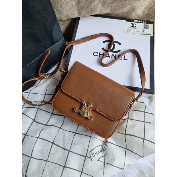 Túi đeo chéo chữ C màu nâu tây size 20cm sang chảnh
