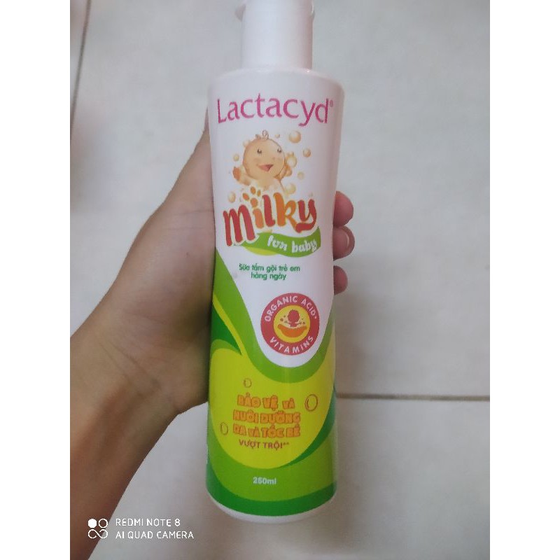 Tắm gội Lactacyd 250ml