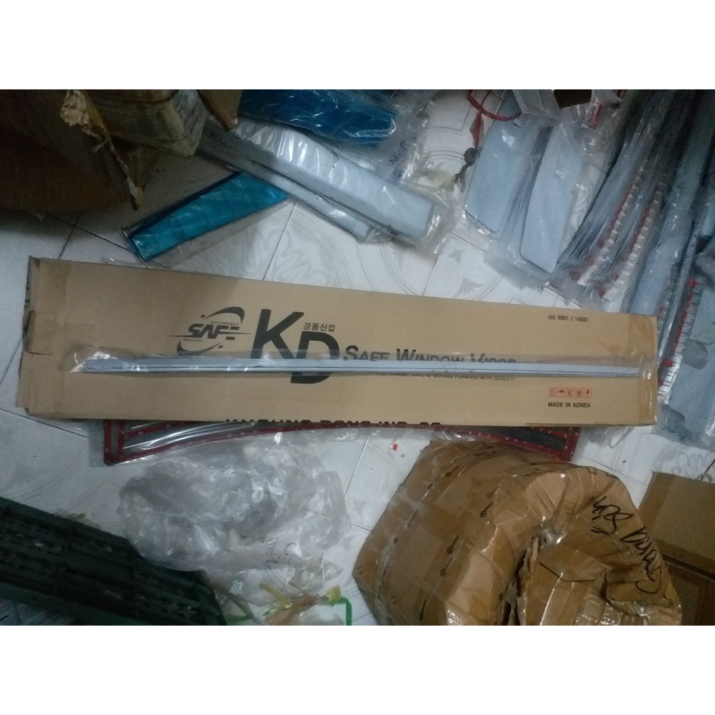 Ốp chân kính Kia Soluto.