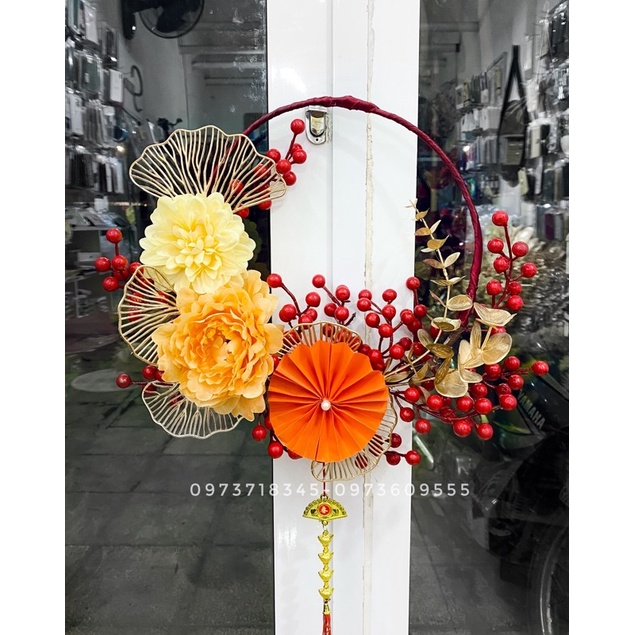 Cành đào đông đỏ 6 nhánh trang trí ngày tết làm vòng treo cửa loại đẹp