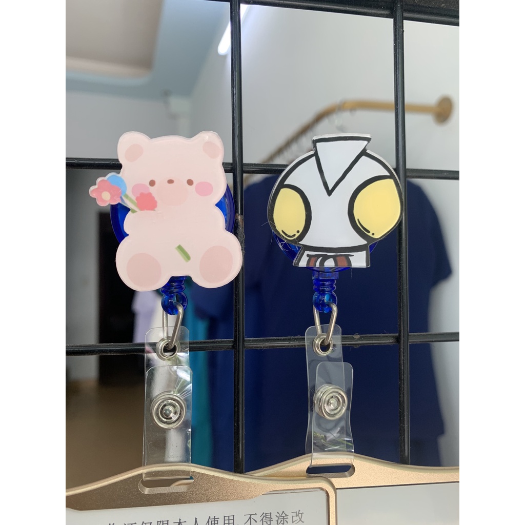 Kẹp thẻ đeo bảng tên gắn sticker xinh xắn, Cute bằng Mica - Thương hiệu Y Tế Thông Minh