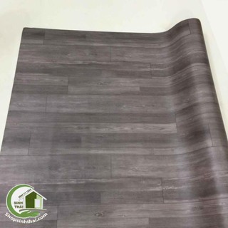 Simili trải sàn vân gỗ màu xám đậm , bề mặt có vân nhám như gỗ thật.