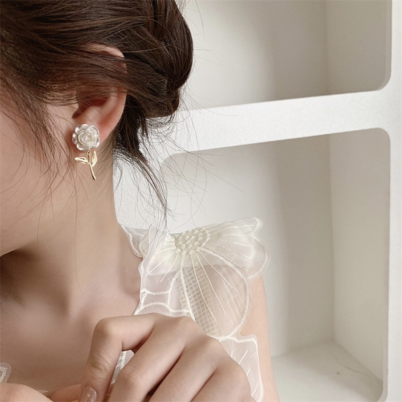 Khuyên Tai Hình Hoa Không Đối Xứng Phong Cách Mới Mùa Hè 2022 Cho Nữ