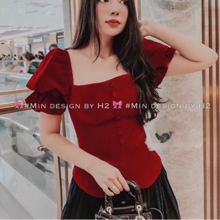 Áo đỏ cổ vuônb khuy bọc tay chun