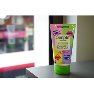 Sữa rửa mặt Simple