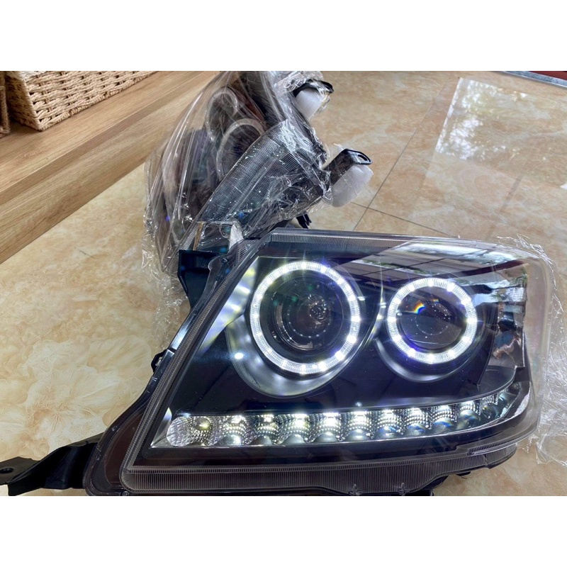 Đèn pha xe hilux