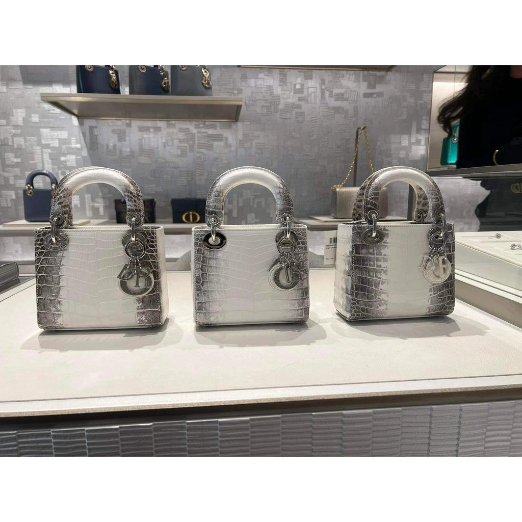 TÚI CD LADY BẠCH TẠNG TAG ĐÍNH ĐÁ SZ17