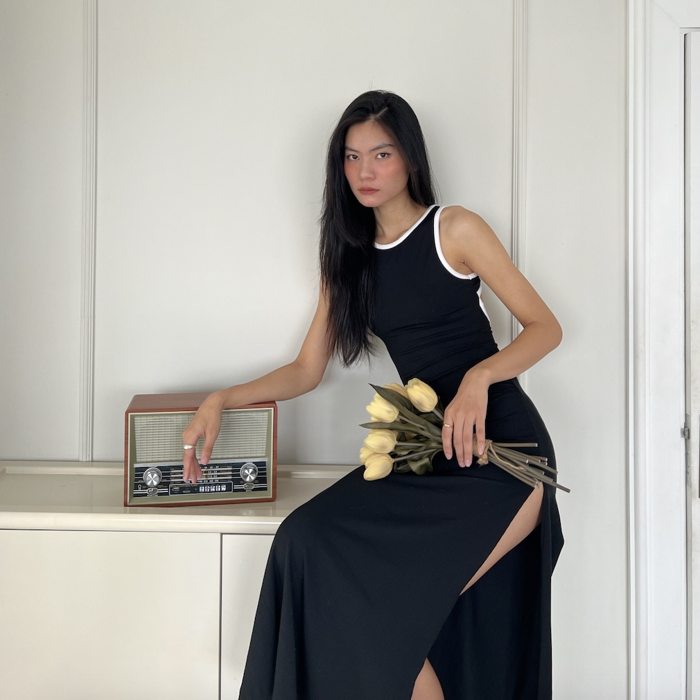 HASMILED - "have a MADAMN day" Đầm thun khoét lưng xẻ tà không tay màu ĐEN