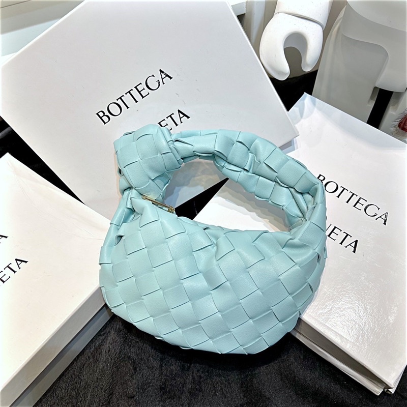 Túi đan Botega Veneta hot hit cực xinh, da thật siêu mềm, xách tay sang chảnh