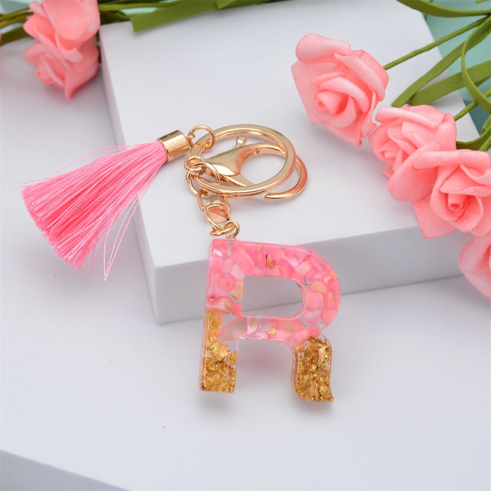 Móc khóa nhựa resin hình 26 chữ cái màu hồng phối tua rua dễ thương