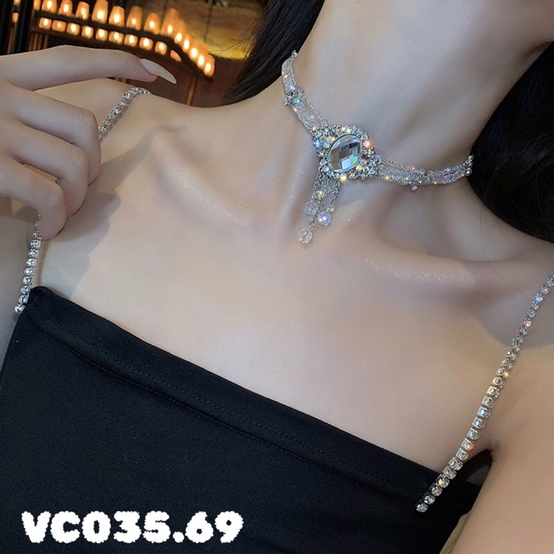 Vòng cổ đính đá sang trọng