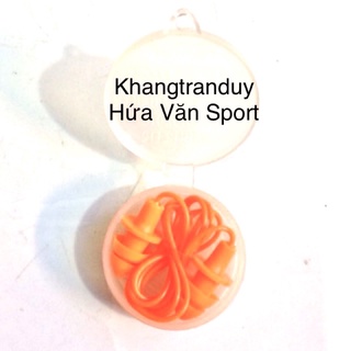 Một cặp nhét tai khi bơi