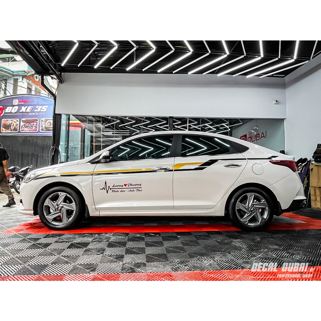 Decal dán trang trí xe Accent nhẹ nhàng và thiết kế theo yêu cầu