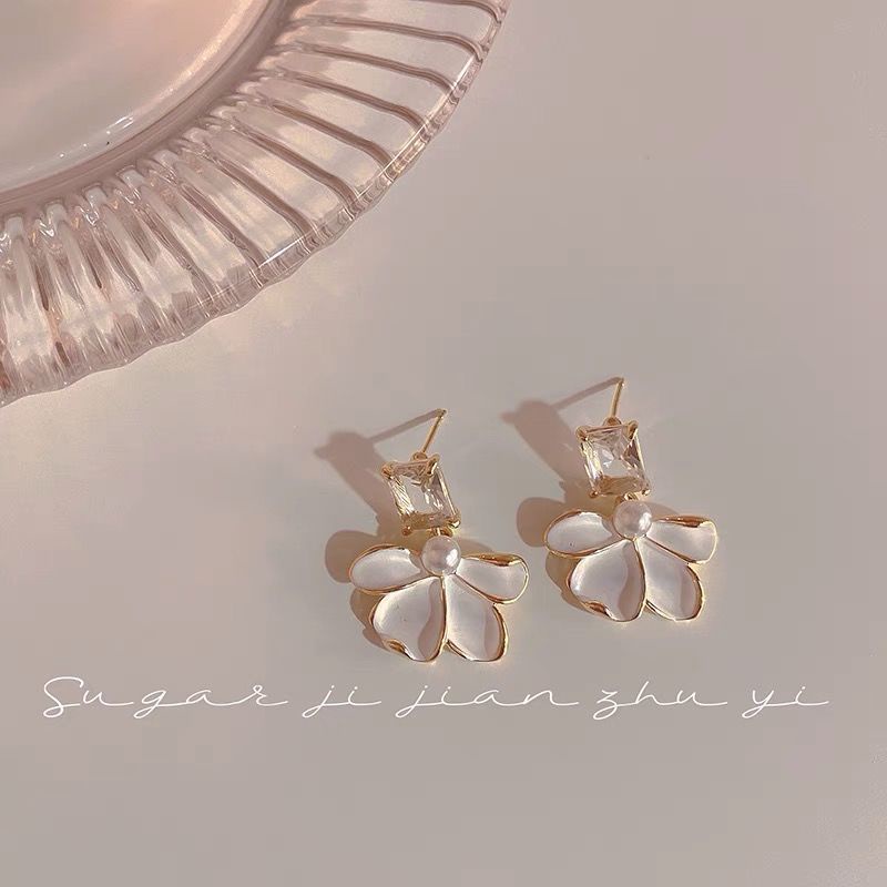 Bông Tai Hình Hoa Bốn Cánh Siêu Thơ Mộng Cao Cấp Dễ Phối Đồ Cho Nữ