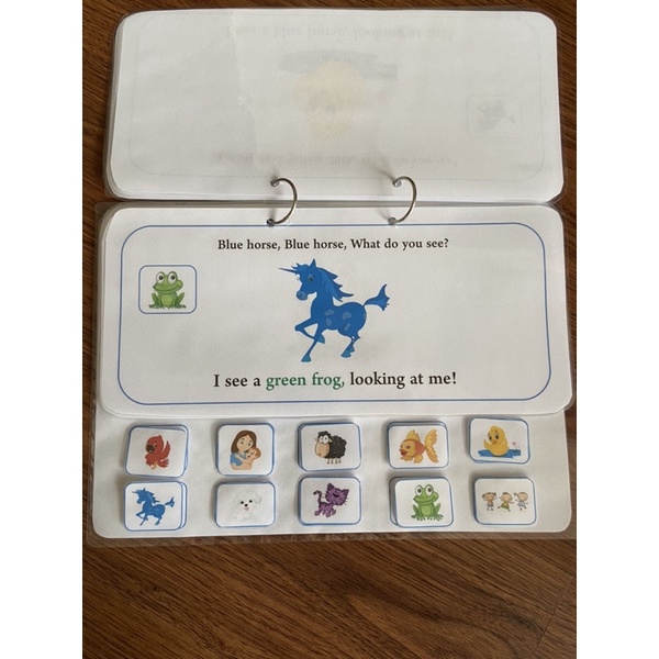 Học liệu bóc dán Brown bear quét mã QR ra file nghe cho bé