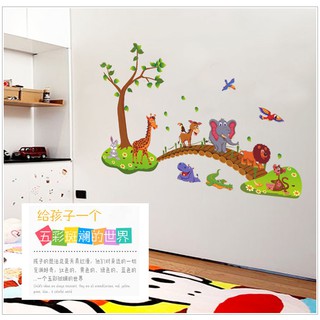 Decal dán tường Thú Qua Cầu Cho Bé