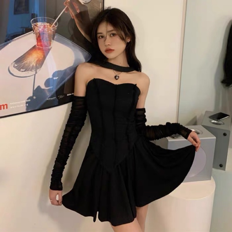 Áo choker trễ vai màu đen và xanh tay dài