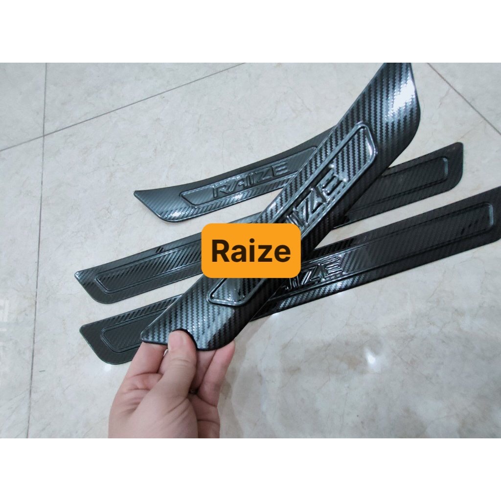 Ốp bậc cửa cho Xe Toyota Raize 2021 2022 Mẫu Carbon