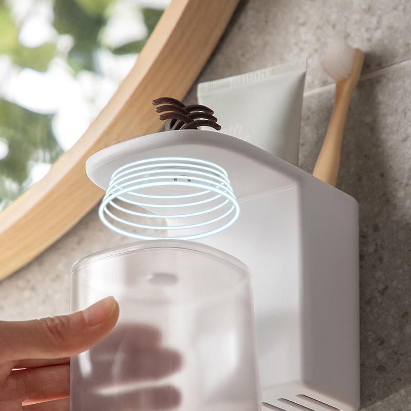 Giá treo ly đánh răng bằng nhựa cao cấp có nam châm tiện lợi
