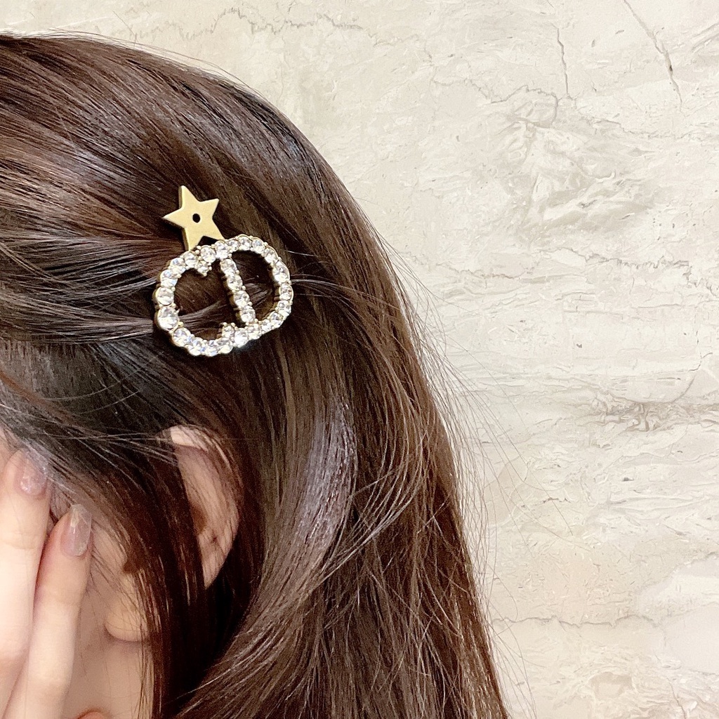 Kẹp tóc thép titan hình logo Dior và ngôi sao năm cánh đính đá thời trang cho nữ